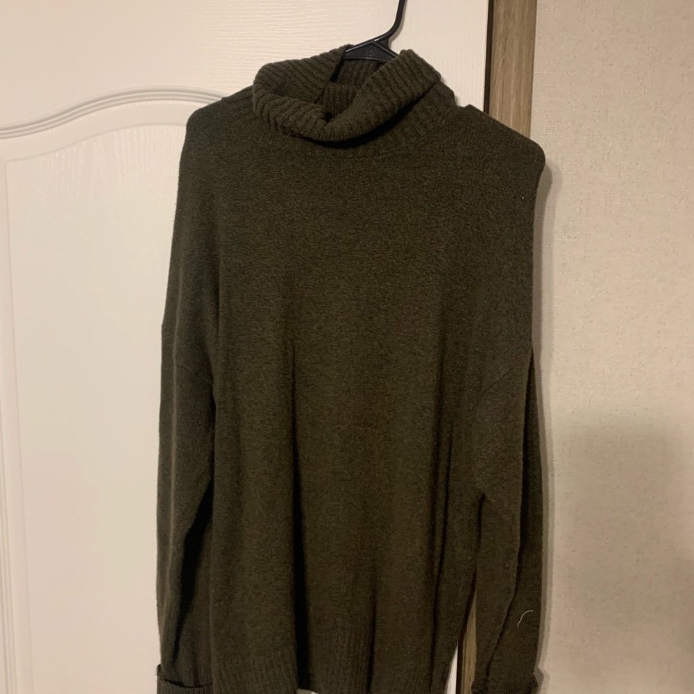 Women’s Olive Green Turtleneck Sweater